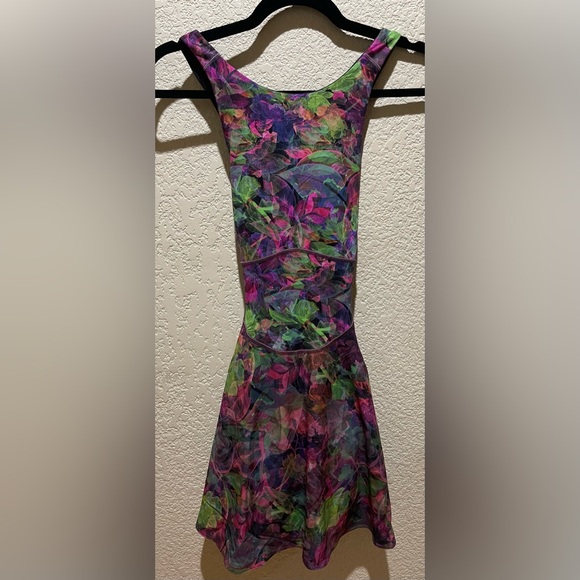 NWT Lululemon Court Crush Dress Vivid Floral Tone Multi Size 4 short under - Picture 7 of 13